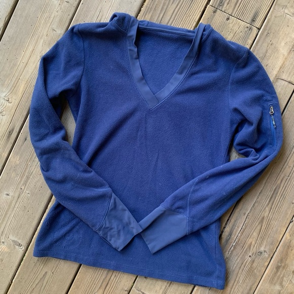 Lolë Blue Fleece Pullover - Picture 2 of 9